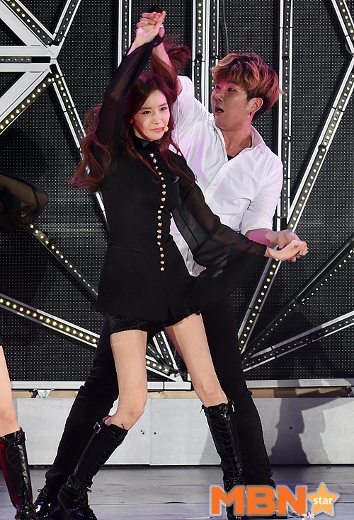 Một trong những điều khiến fan của SNSD vô cùng hạnh phúc là 9 cô gái đã lên sân khấu trong các bộ trang phục biểu diễn hoàn 