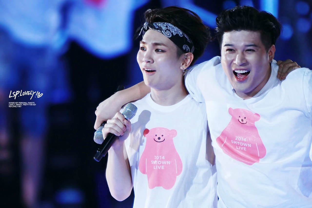 Sindong cười hết cỡ bên 