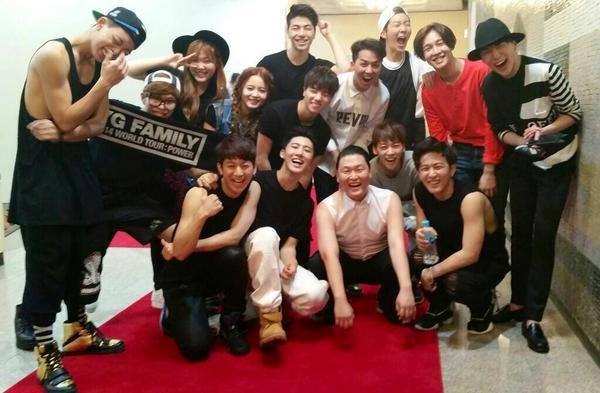 Psy chia sẻ ảnh chụp cùng đàn em Lee Hi, Akdong Musician, WINNER và Team B trên trang cá nhân. Ảnh: instagram
