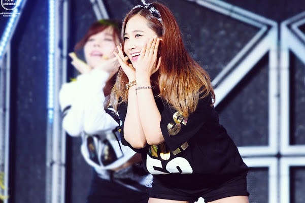Cu dan mang noi gian vi Yuri (SNSD) bi che beo hinh anh