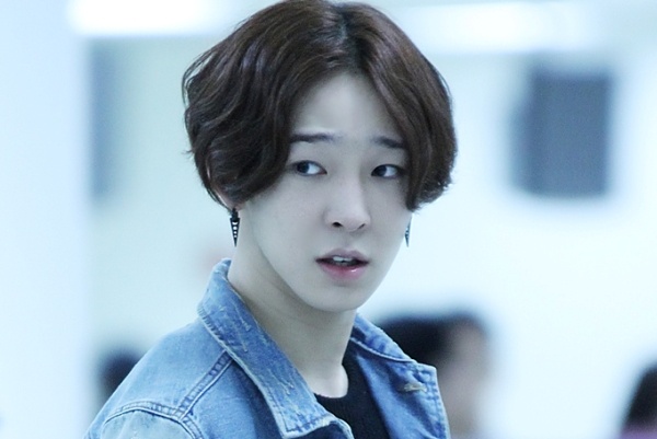 Em ut WINNER bi to danh ban hoc nhap vien hinh anh