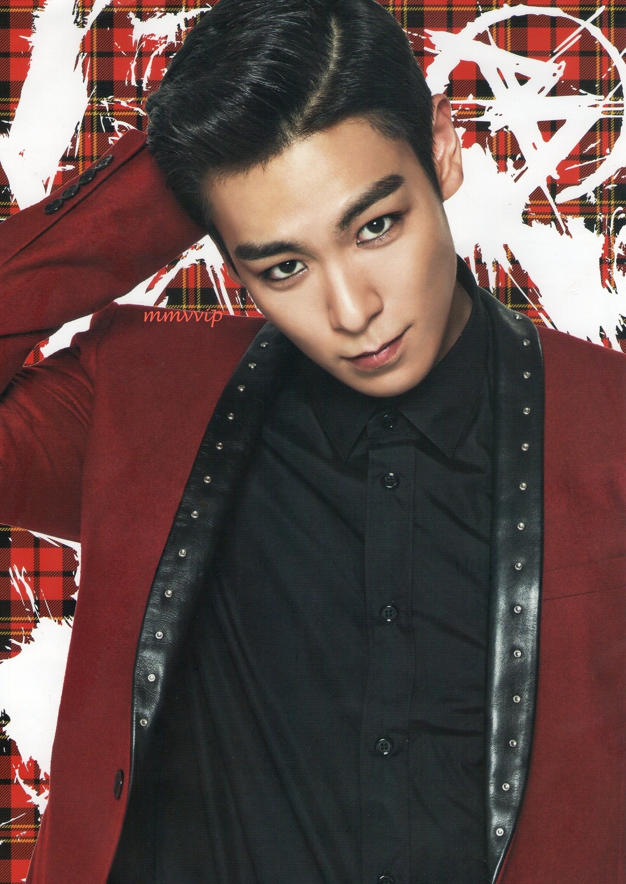 T.O.P, anh chàng rapper giọng trầm của Big Bang luôn hớp hồn fan nữ bằng vẻ quyến rũ pha lẫn lạnh lùng nam tính. 