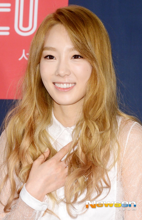 Cô được yêu mến không chỉ nhờ nét đẹp dịu dàng, mà còn nhờ giọng ca xuất sắc trong số idol hiện tại.