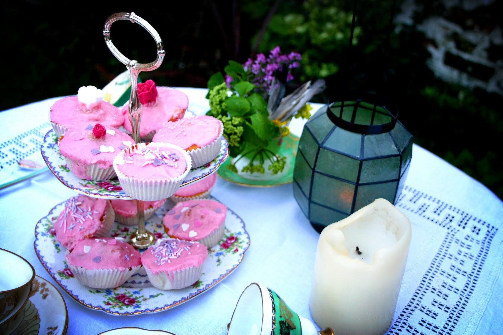 Song Tử đãi tiệc tại gia.