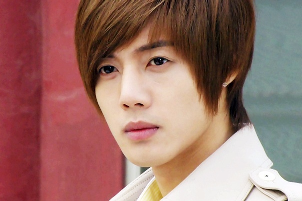 Bao Han tung bang chung Kim Hyun Joong danh ban gai hinh anh