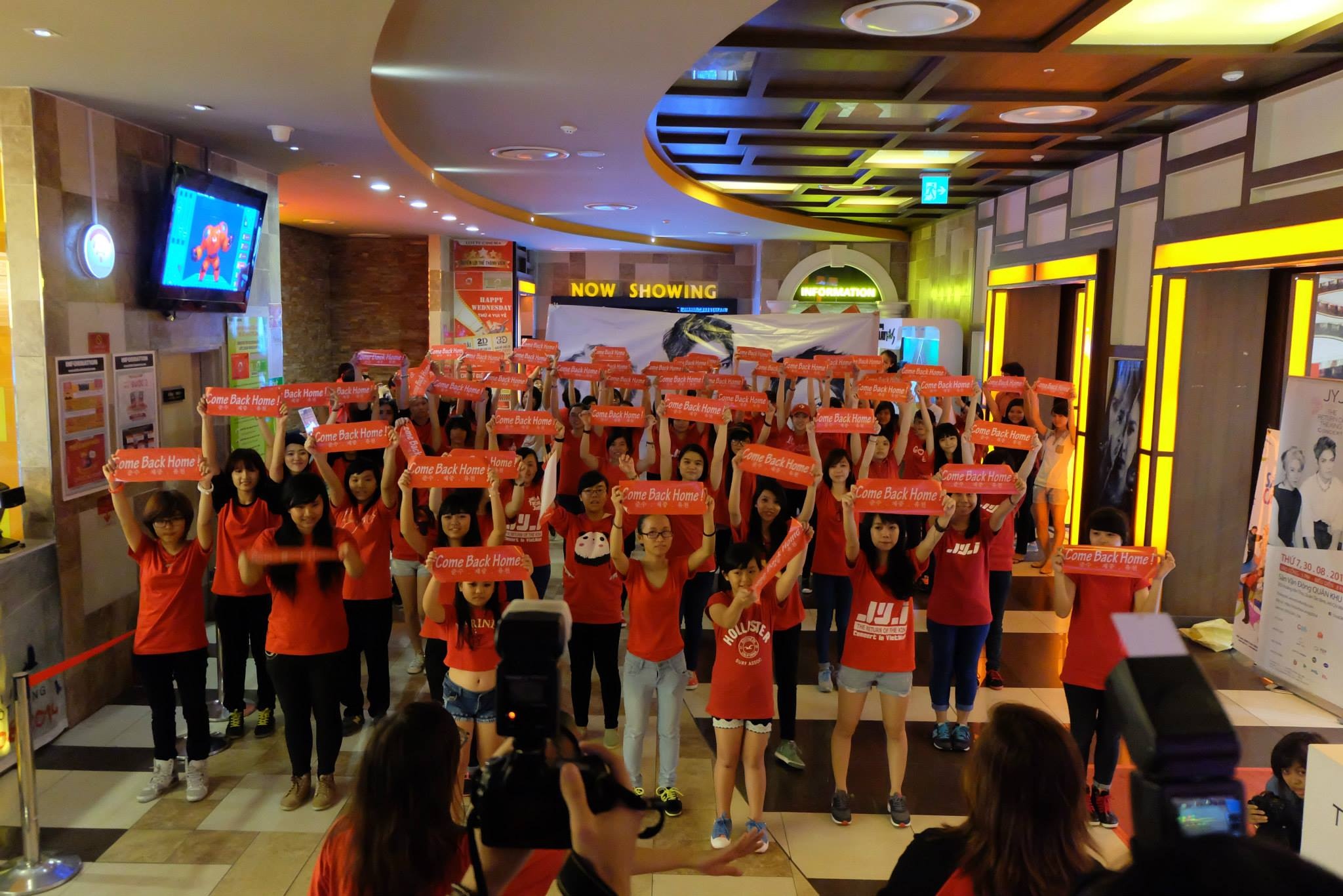 Fan Việt hào hứng bày tỏ tình cảm với thần tượng xứ kim chi. Ảnh: facebook