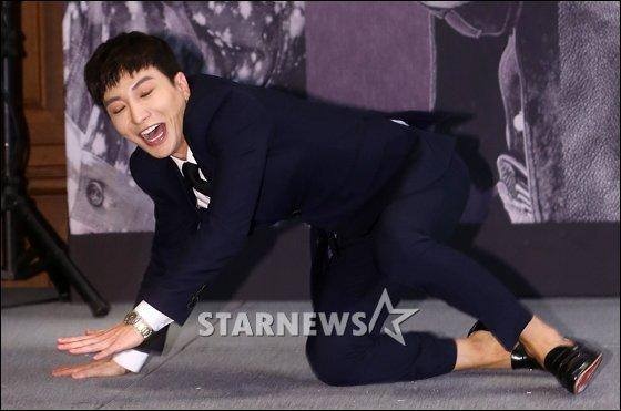 Super Junior ‘dien’ kho do trong buoi ra mat album hinh anh