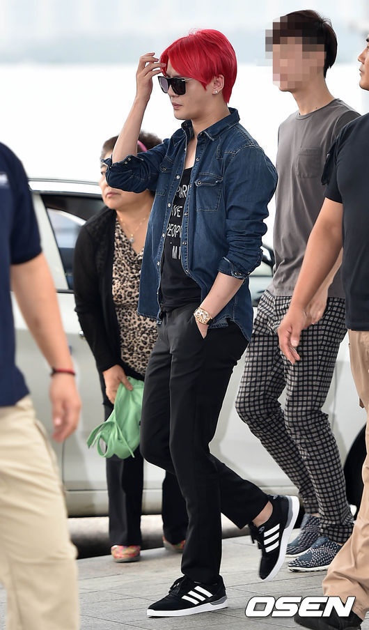 Junsu sành điệu với mái tóc đỏ rực. Thời gian qua, anh rất thành công với vai diễn 