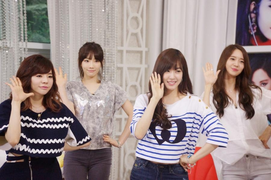 Một số hình ảnh khác của SNSD trong chương trình.