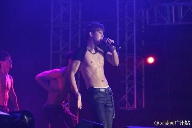Hình ảnh sexy của Kim Hyun Joong.