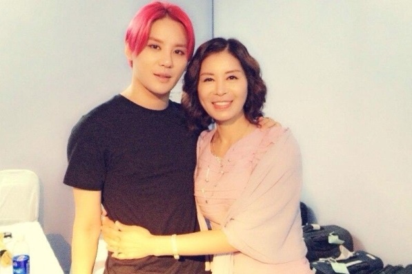 Me cua Junsu (JYJ) cam on fan Viet hinh anh