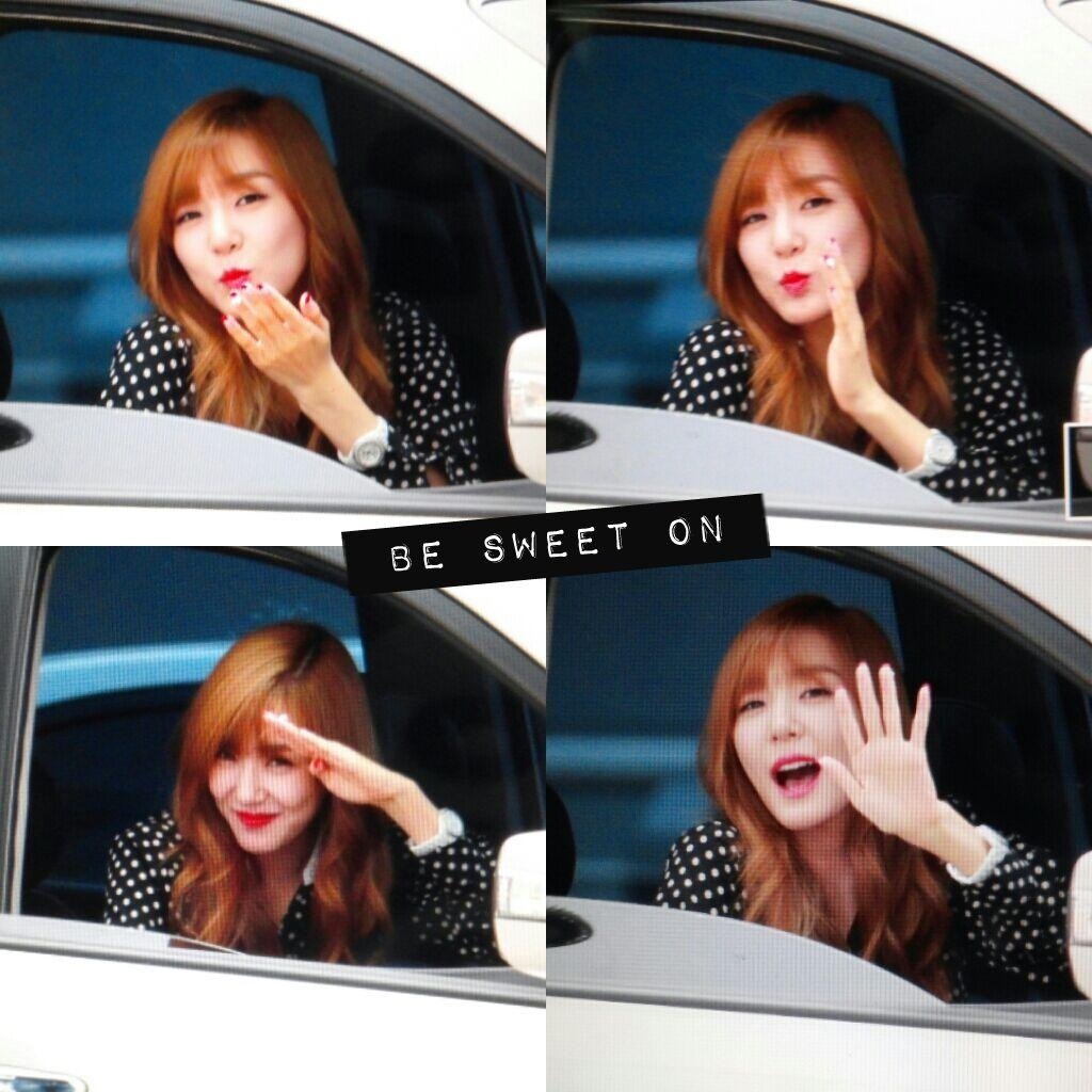 Cô nàng tỏ ra đặc biệt phấn khích, thậm chí gửi nụ hôn gió khi thấy fan đợi mình.