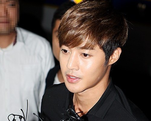 Kim Hyun Joong binh than trinh dien canh sat hinh anh