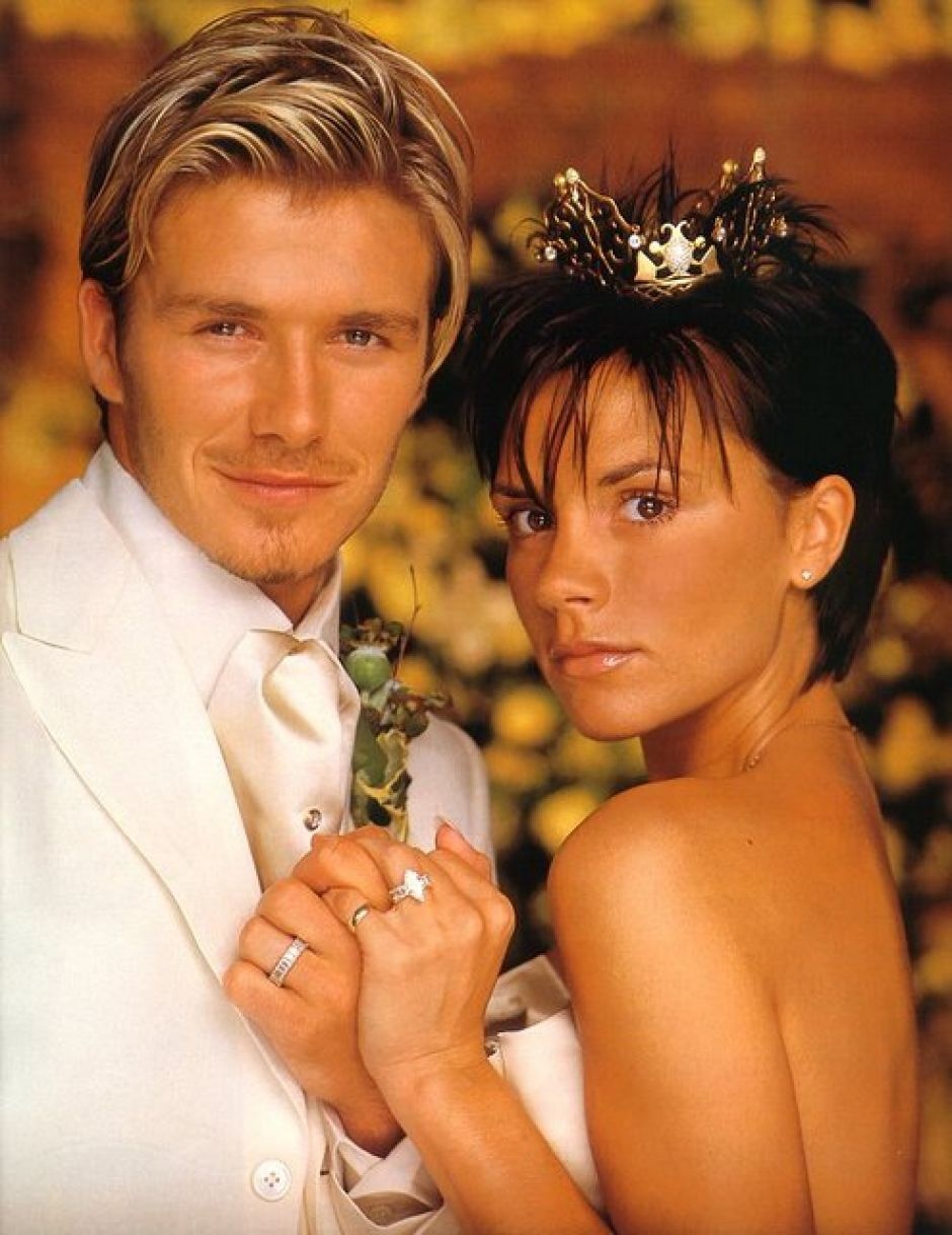 Tờ OK! đã bao trọn gói ảnh cưới của David Beckham và Victoria Adams hồi năm 1999.  Cặp Beck - Vic bỏ túi 1 triệu bảng Anh, xấp xỉ từ 