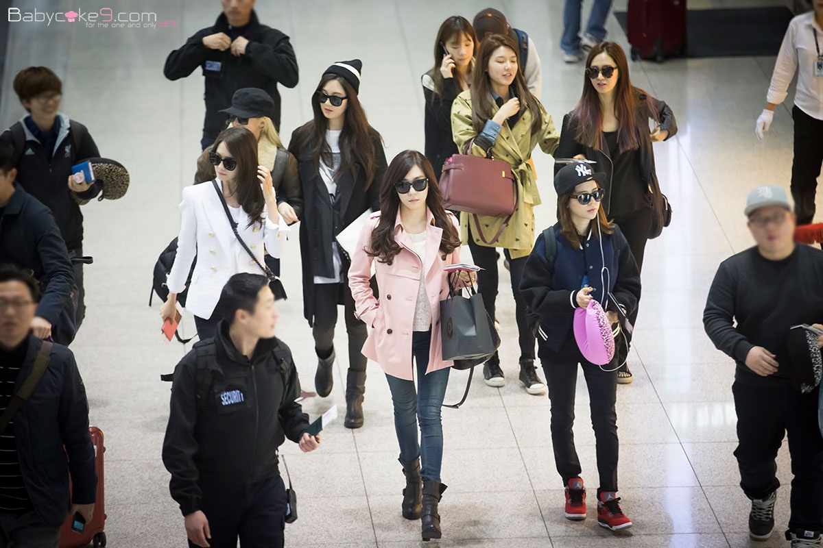 SNSD thường xuyên di chuyển bằng máy bay để biểu diễn ở nước ngoài.