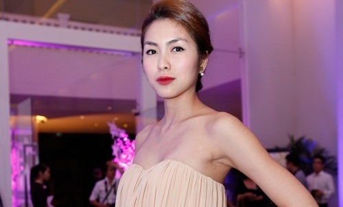 My nhan Viet lo nhuoc diem khi khoe loi the ngoai hinh hinh anh