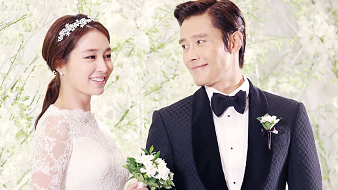 Khoảnh khắc đám cưới hạnh phúc giữa Lee Byung Hun và Lee Min Jung năm 2013. 
