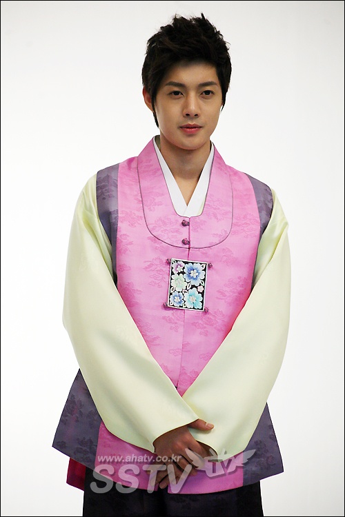 Kim Hyun Joong - ngôi sao đang dính bê bối hành hung bạn gái cũ - sẽ trải qua kỳ nghỉ ở Peru, nơi anh tổ chức concert hôm 7/9.