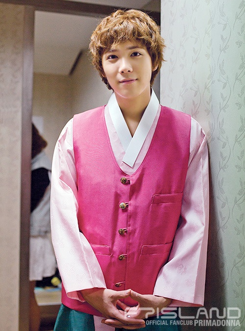Lee Hong Ki (F.T. Island) bận quay dự án phim truyền hình của đài SBS.