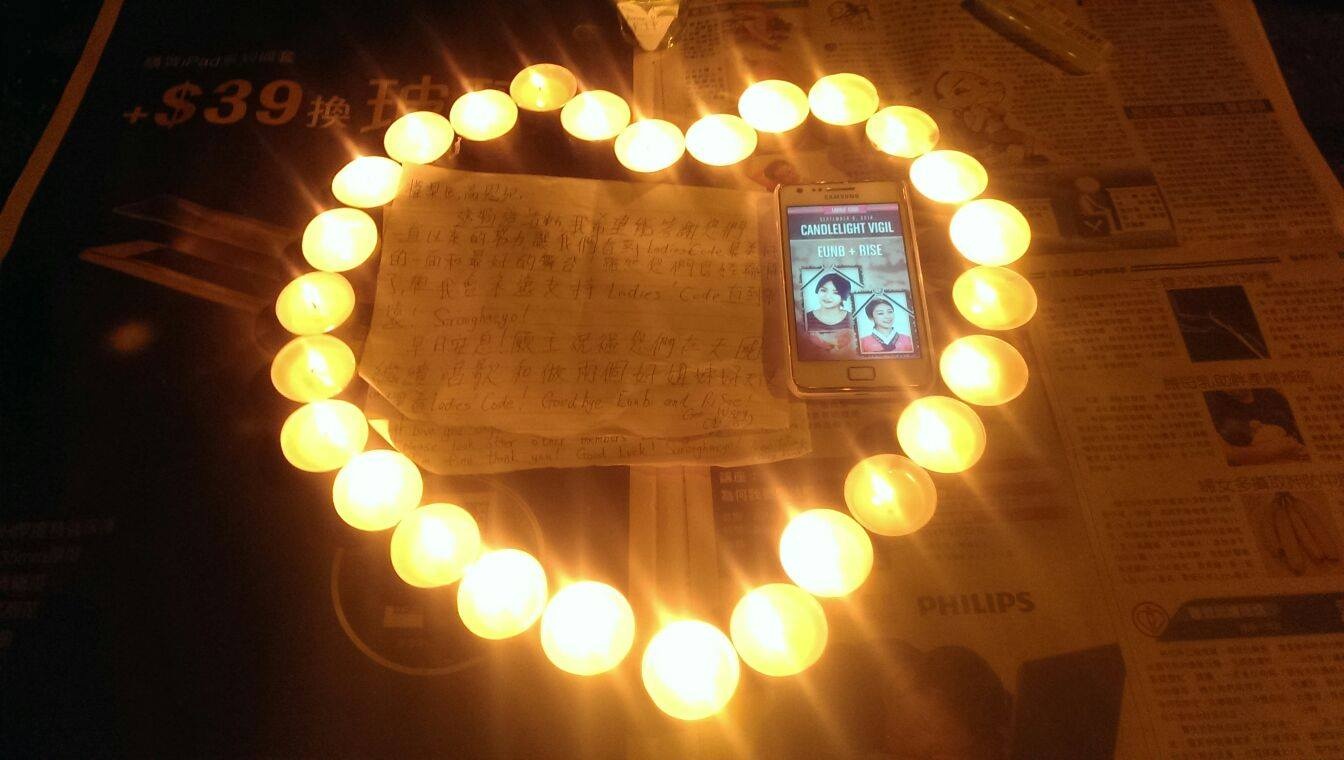 Hơn 10.000 fan đã tham gia chiến dịch, và con số này vẫn tiếp tục tăng lên trong khi tang lễ RiSe diễn ra ngày 9/9. Người tham gia chỉ cần thắp một ngọn nến, đăng ảnh lên mạng kèm dòng #PrayForLadiesCode, cùng với thông điệp dành cho EunB và RiSe. 