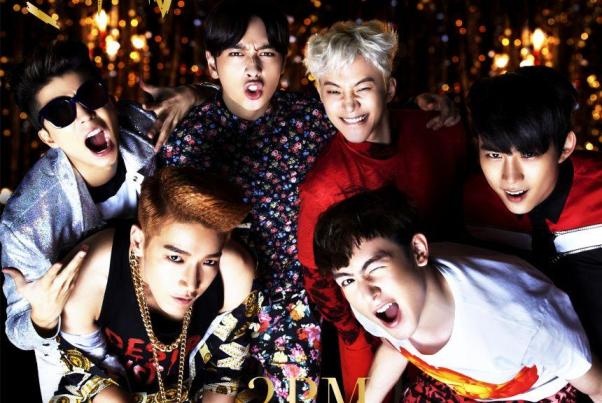 2PM gay sot voi vu dao lai xe may hinh anh