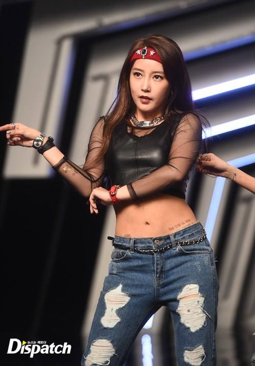 Giọng ca chính của T-ara là thành viên duy nhất có bạn trai. Cô đã công khai hẹn hò bạn trai Oh 