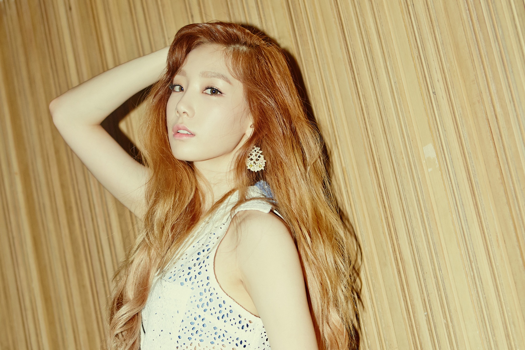 Sau một thời gian khiến fan đoán già đoán non, Nhóm tam ca của SNSD sẽ phát hành trực tuyến mini album Holler vào ngày 16/9. Đĩa CD sẽ có mặt ở các cửa hàng vào ngày 18/9. 