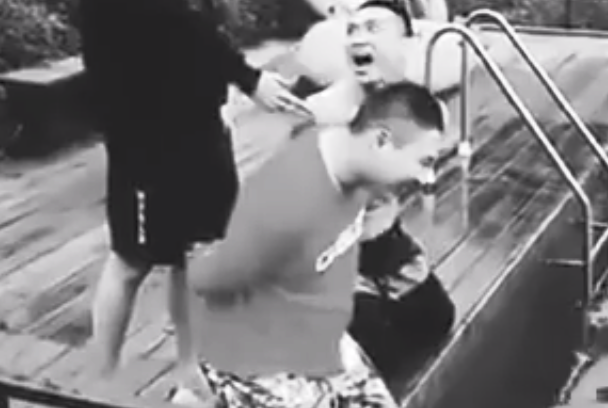 Clip nhai canh hanh quyet cua sao Han bi ‘nem da’ du doi hinh anh