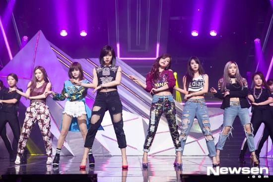 T-ara trên sân khấu M!Countdown ngày 11/9.
