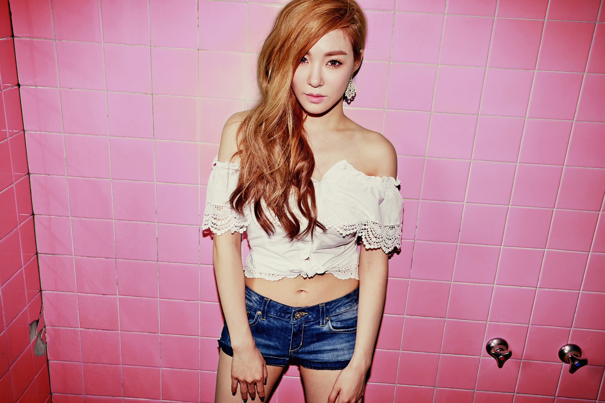 TaeTiSeo sẽ cho fan nghe thử trước một ca khúc thuộc album - Whisper - vào lúc 12:00 AM (giờ Hàn) ngày 12/9.