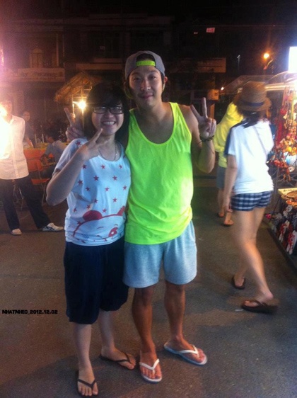 Fan Việt may mắn bắt gặp Haha ở chợ đêm Nha Trang.