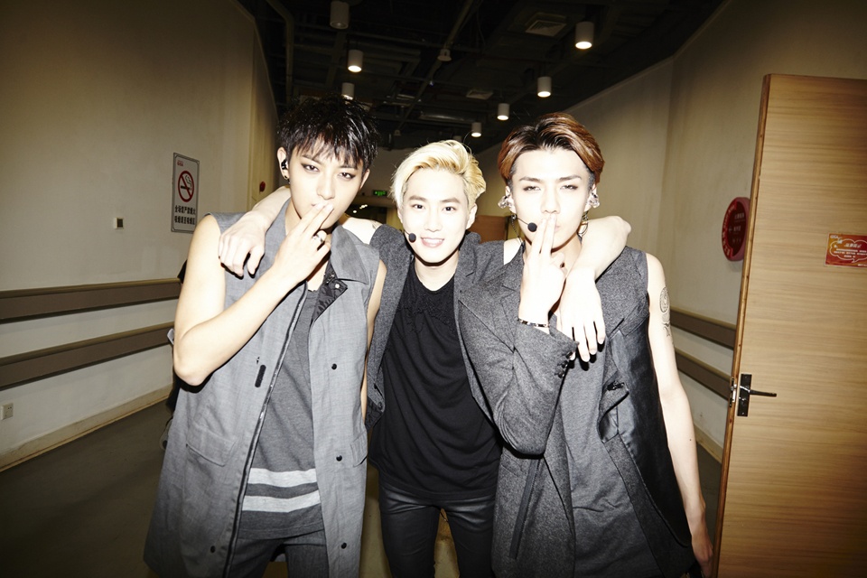 Từ trái qua, Tao, Suho và Sehun.