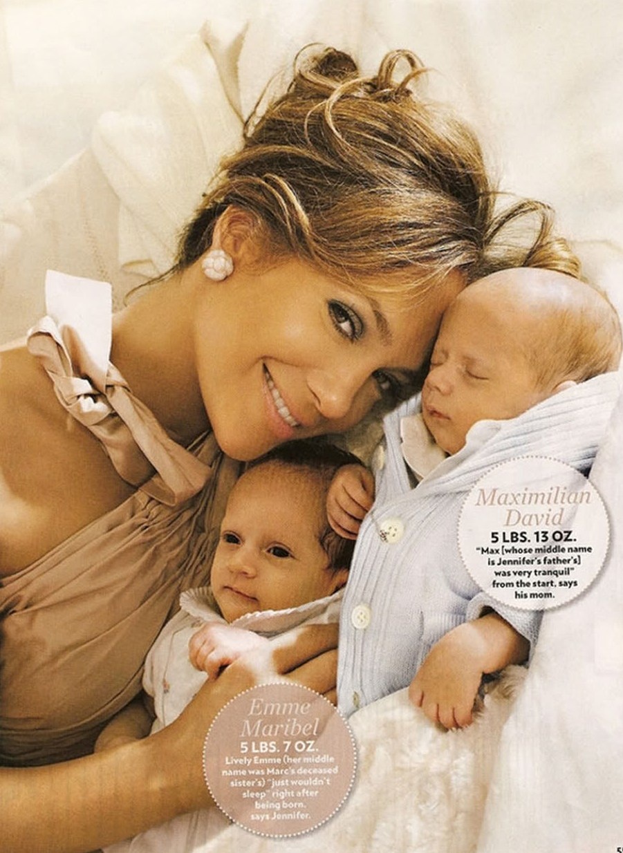 Năm 2008, một số báo khác của People có thể tiêu thụ từ 2 đến 3 triệu bản cũng nhờ vào một cặp song sinh xuất hiện trên bìa. Nữ ca sĩ Jennifer Lopez và người chồng lúc đó Marc Anthony đã ra giá <abbr class=