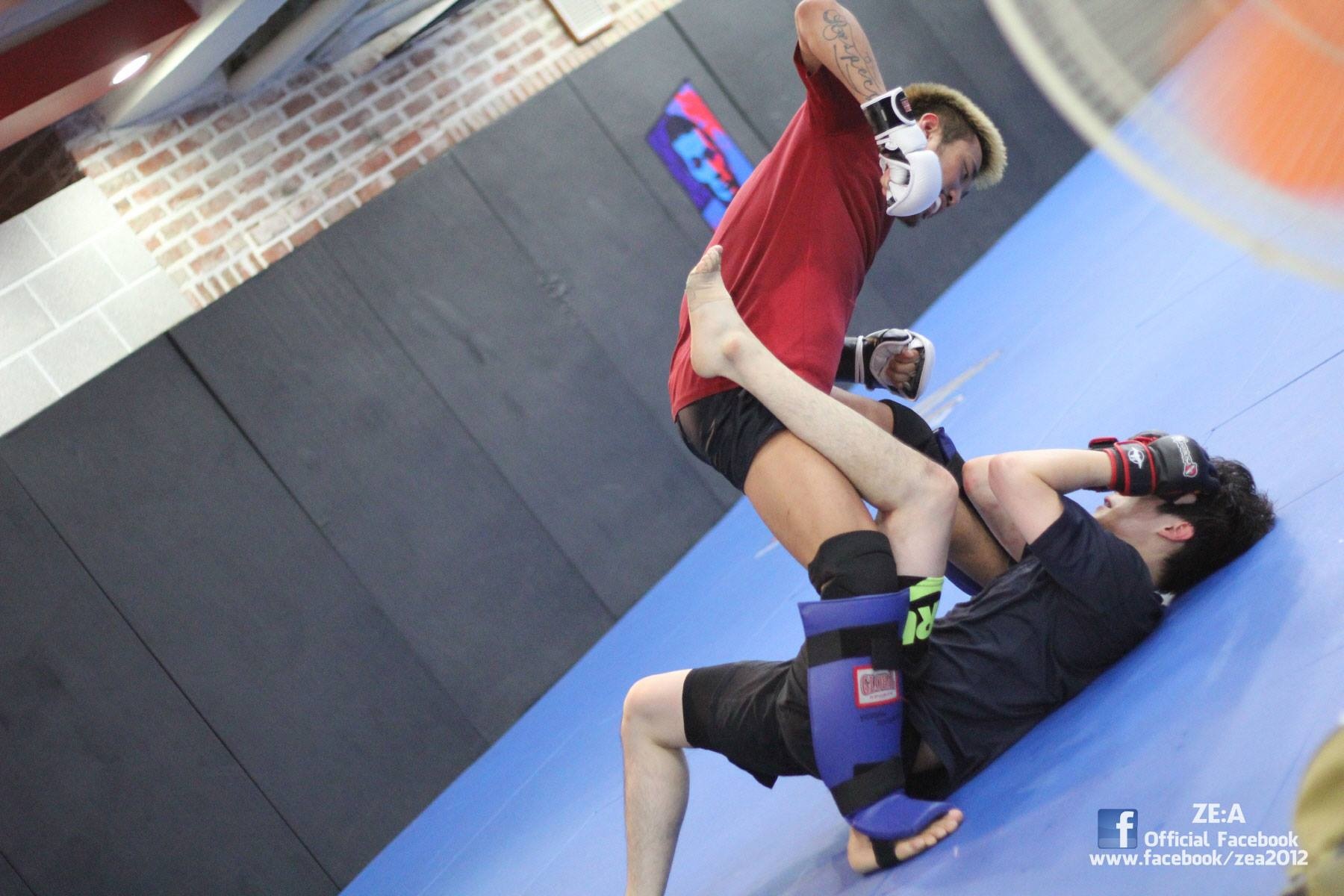 Cảnh luyện tập vất vả của Taeheon để tham gia chương trình MMA.