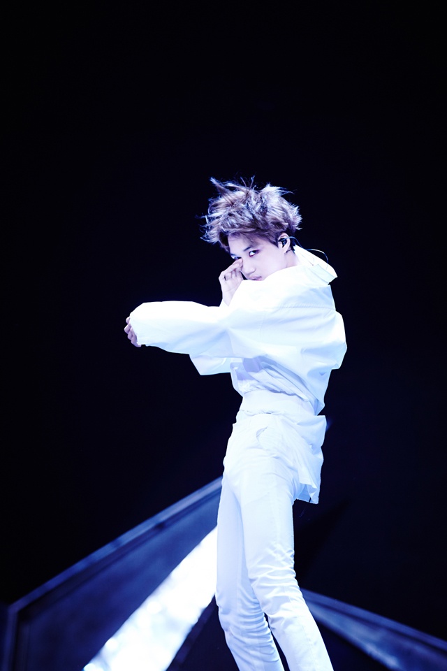 Kai biểu diễn vũ đạo solo.