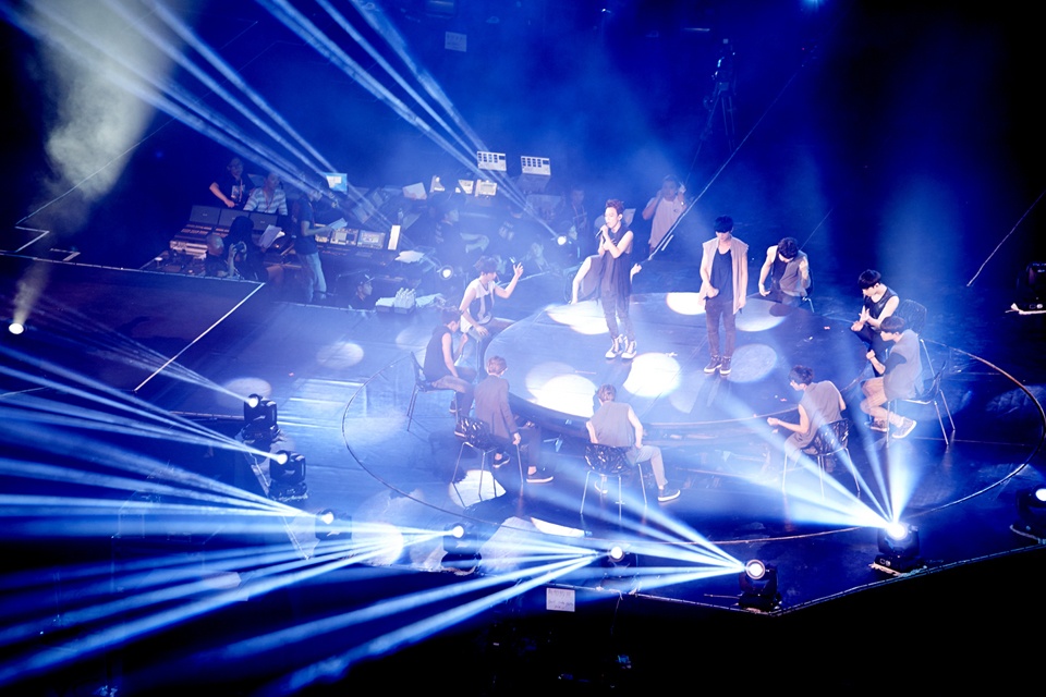 Tour The Lost Planet gây nhiều tranh cãi về nghi án EXO hát nhép. 