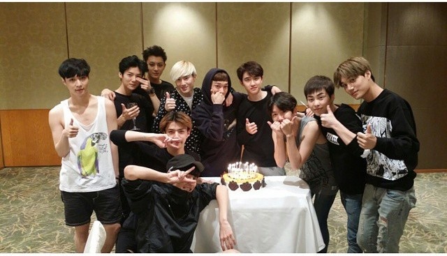 Sehun khoe ảnh trên Instagram sau đêm diễn tại Trung Quốc.