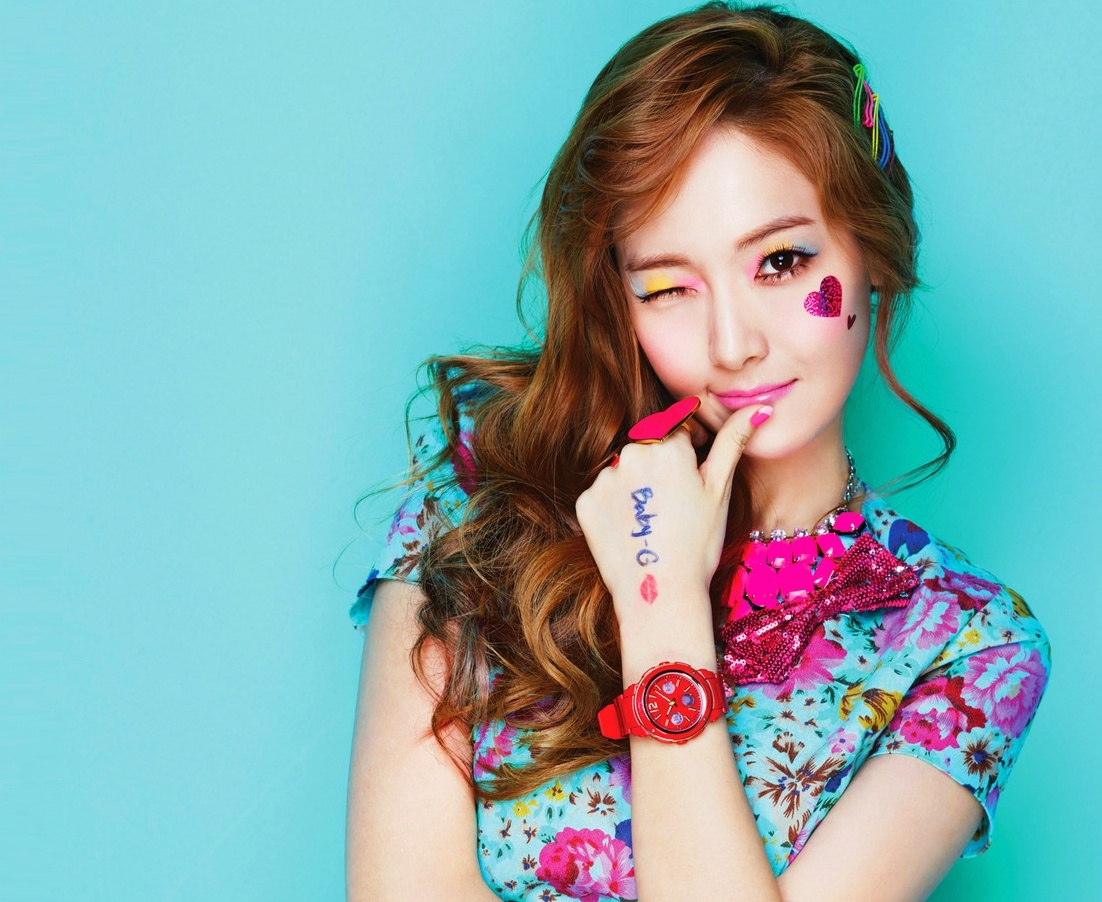Hiện tại, SNSD còn 8 người, sau khi chính thức loại Jessica.