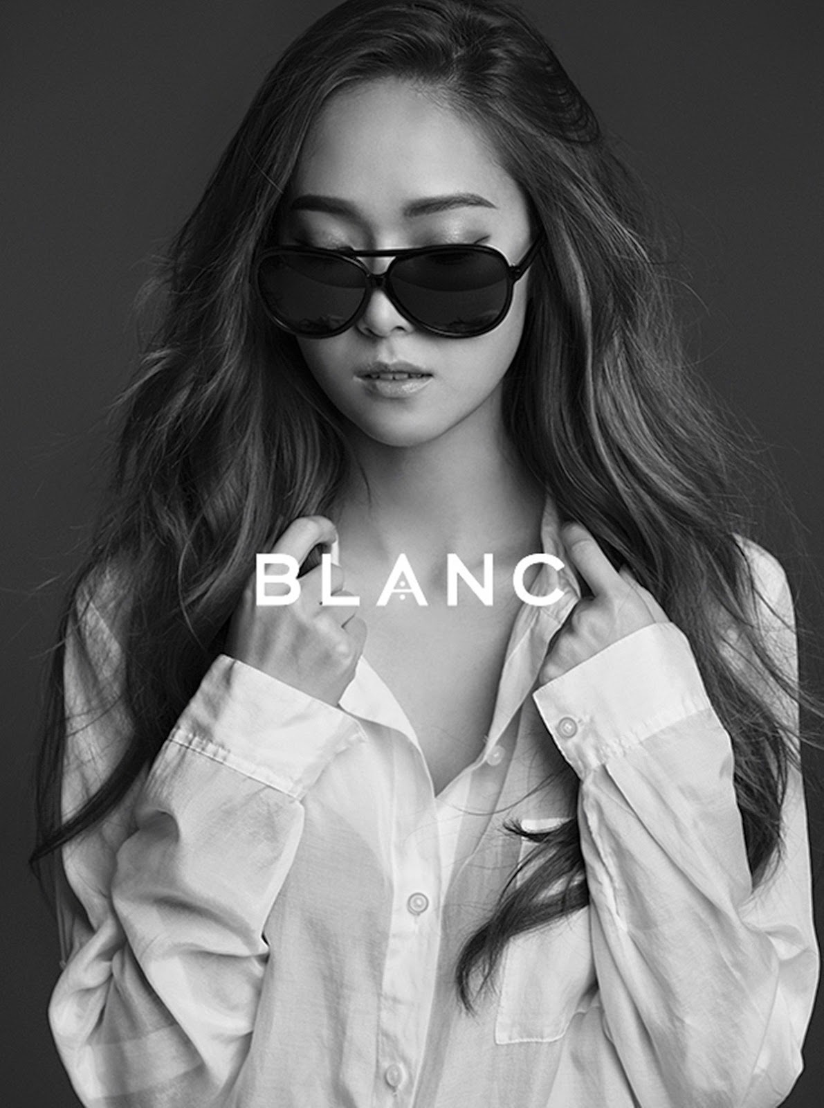 Jessica chụp hình cho nhãn hiệu thời trang cô sở hữu.