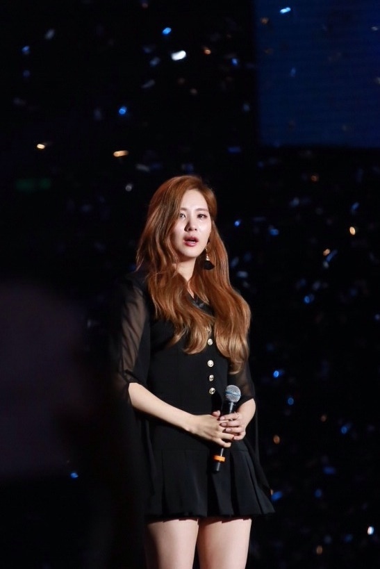 Seohyun có vẻ xúc động nhất.