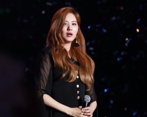 SNSD khoc nuc no trong buoi gap fan dau tien o Trung Quoc hinh anh