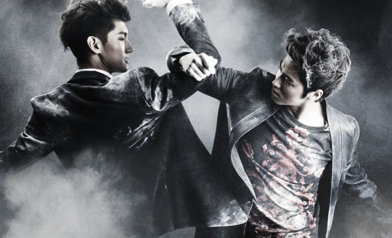 Album đầu tiên của DBSK phiên bản 2 người là Keep Your Head Down.