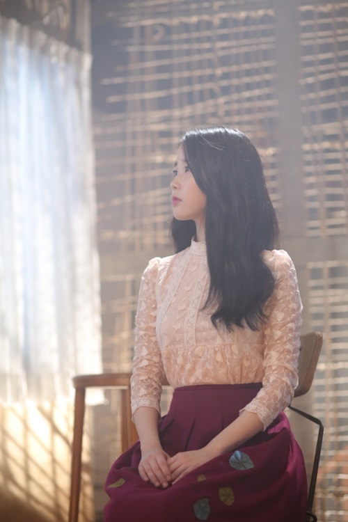 IU trên trường quay MV.