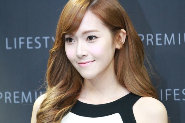 Jessica (SNSD) bi ban trai dai gia loi dung? hinh anh