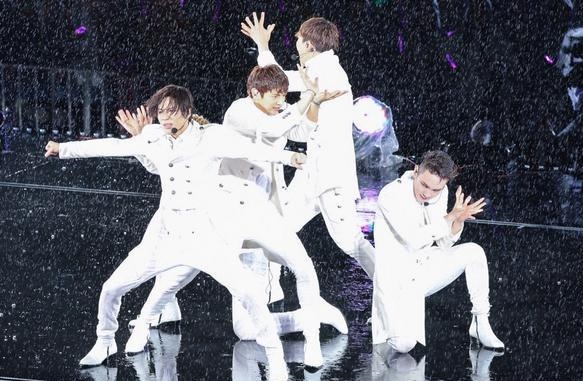 SMTOWN bat chap mua bao, dung cam hay dien ro? hinh anh