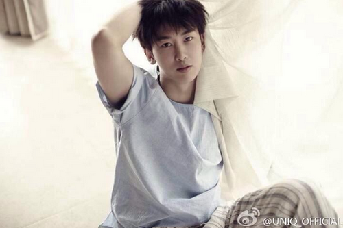 Trưởng nhóm Yi Xuan (1990) là người Trung.