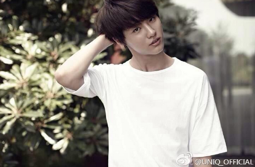 Thành viên Hàn Quô cSeung yeon (1996) thành thạo tiếng Hàn, Trung, Bồ Đào Nha và Tagalog (tiếng bản địa của Philippines).