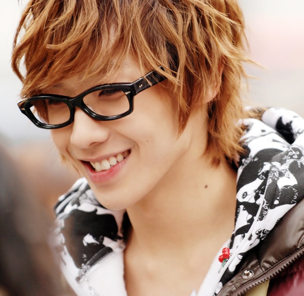 Trước Thunder, Lee Joon cũng đòi rời nhóm để tập trung diễn xuất.