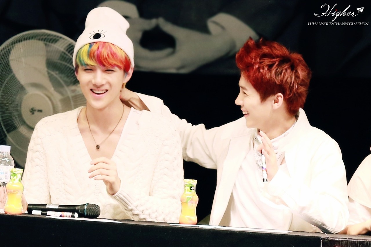Sehun (trái) và Luhan từng là