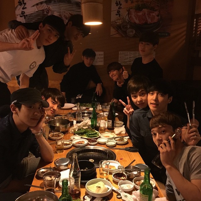 Đội hình 10 người còn lại của EXO.